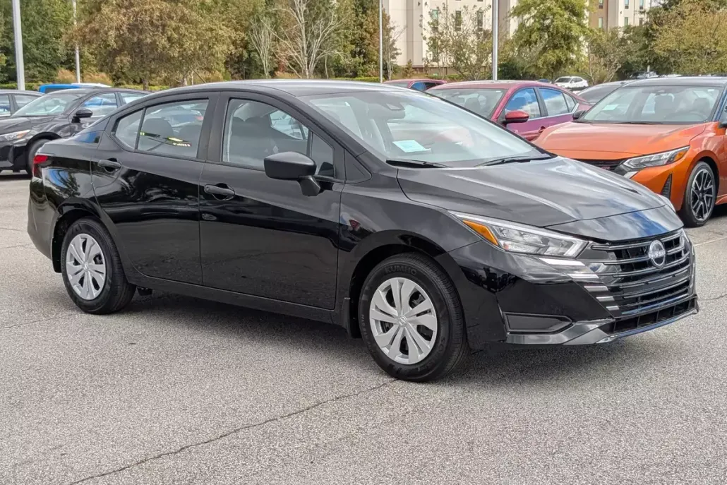 2025 Nissan Versa 1.6 S photo 1