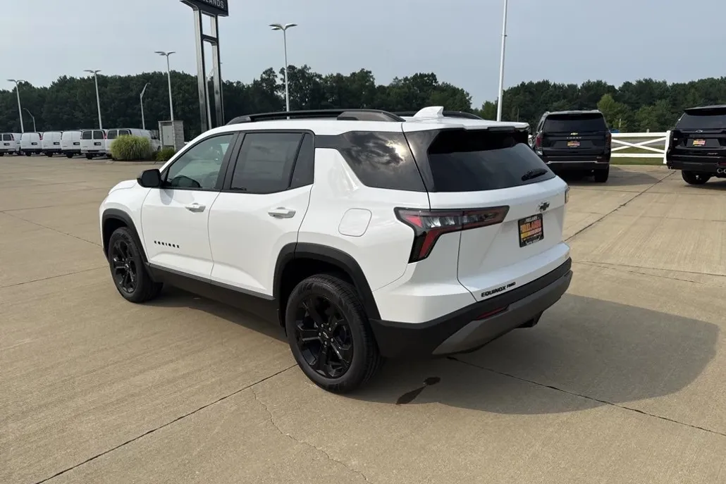 2026 Chevrolet Equinox LT photo 1