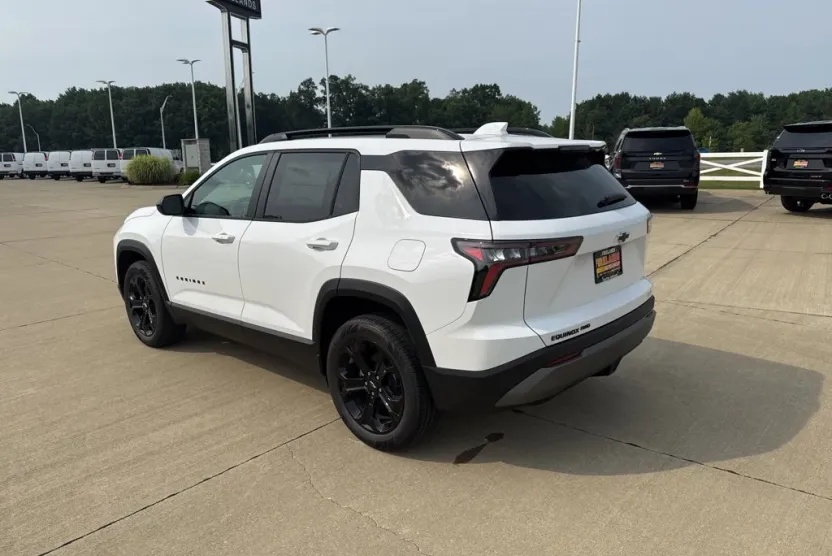2026 Chevrolet Equinox LT photo 1