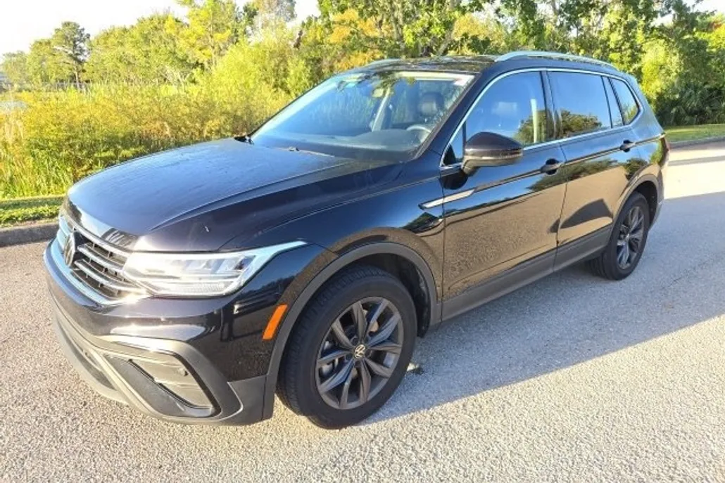 2022 Volkswagen Tiguan SE photo 1