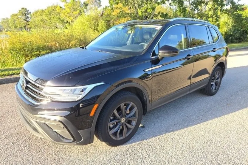 2022 Volkswagen Tiguan SE photo 1