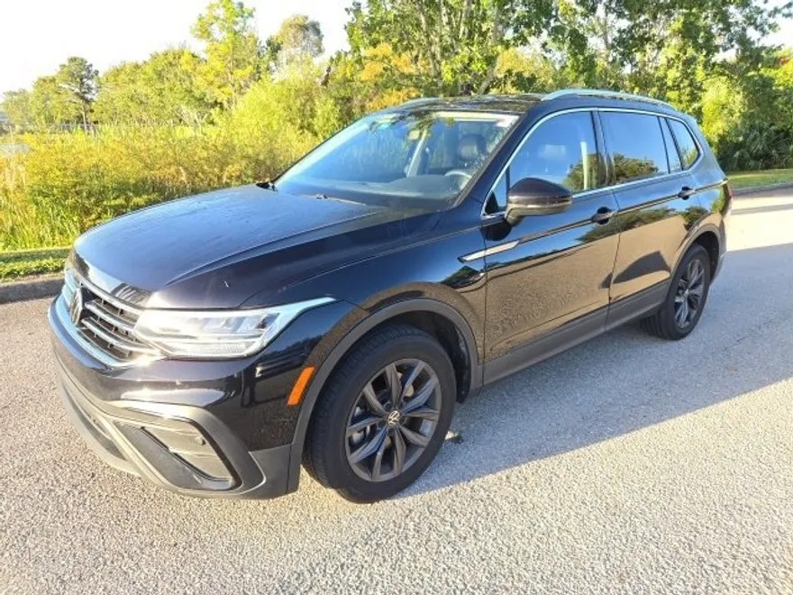 2022 Volkswagen Tiguan SE photo 1