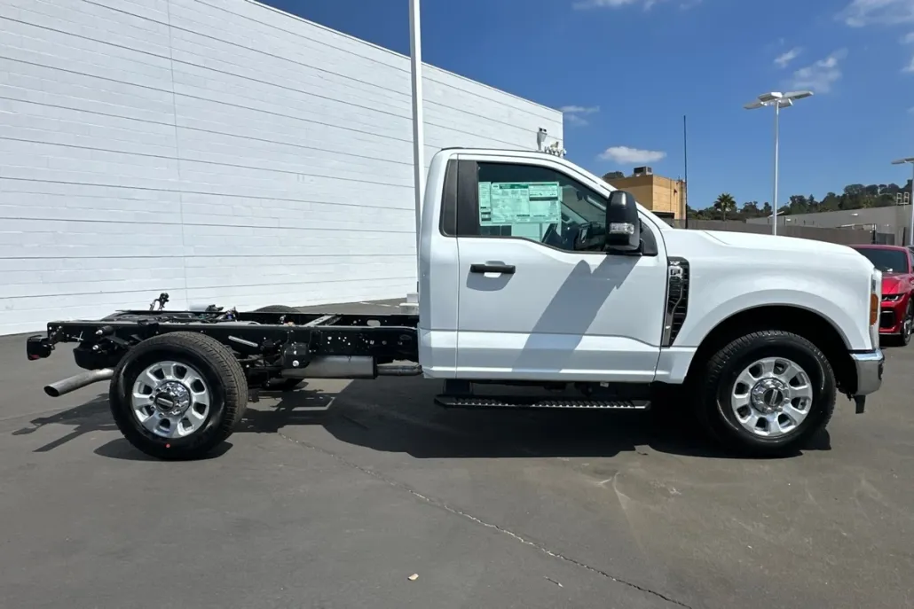 2024 Ford F-350 XLT photo 1