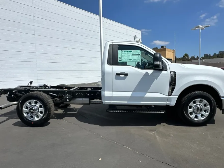 2024 Ford F-350 XLT photo 1