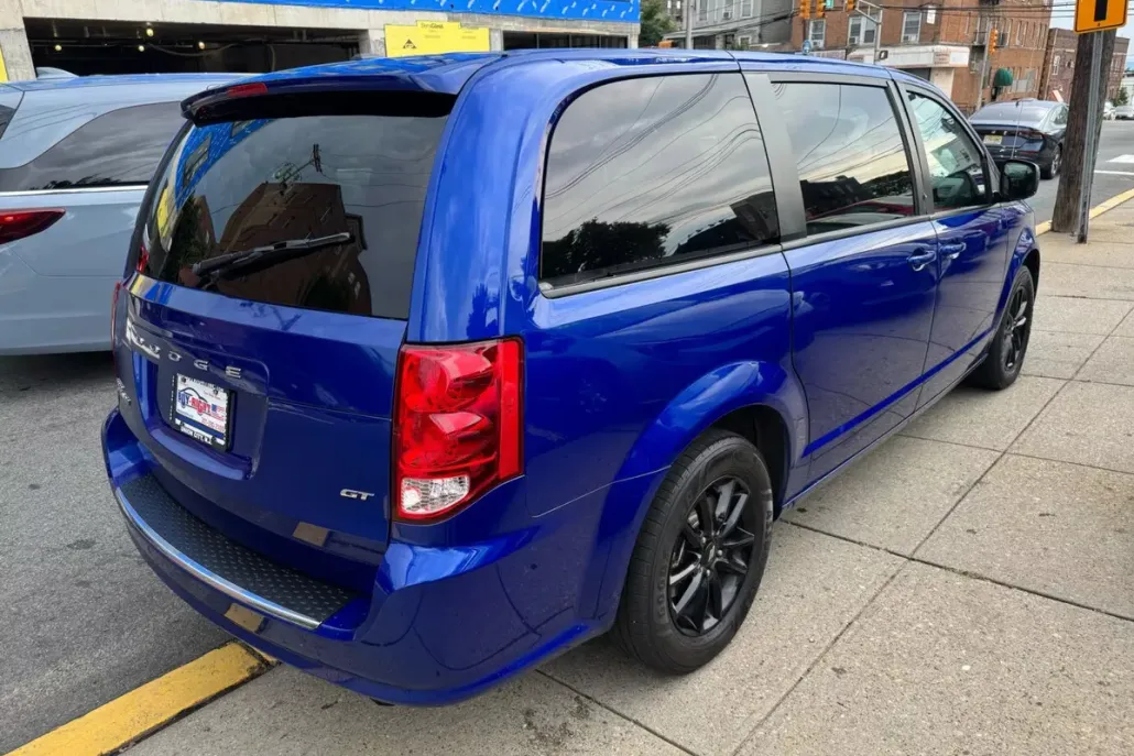 2020 Dodge Grand Caravan GT photo 1