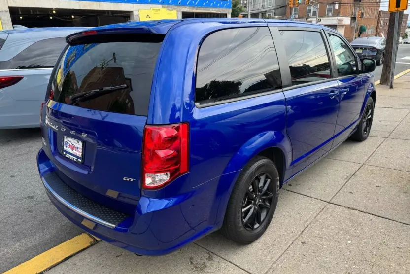 2020 Dodge Grand Caravan GT photo 1