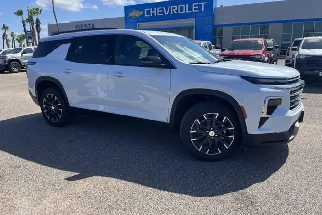 2026 Chevrolet Traverse photo 1