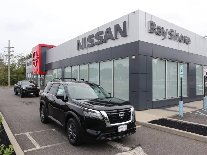 2025 Nissan Pathfinder SV photo 1