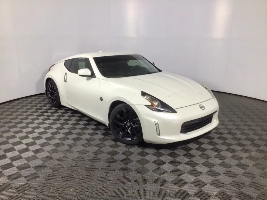 2018 Nissan 370Z Touring photo 1