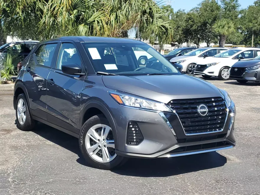 2025 Nissan Kicks Play S photo 1