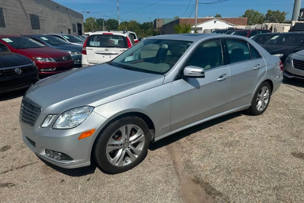 2011 Mercedes Benz E 350 4MATIC photo 1