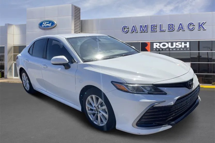 2023 Toyota Camry LE photo 1