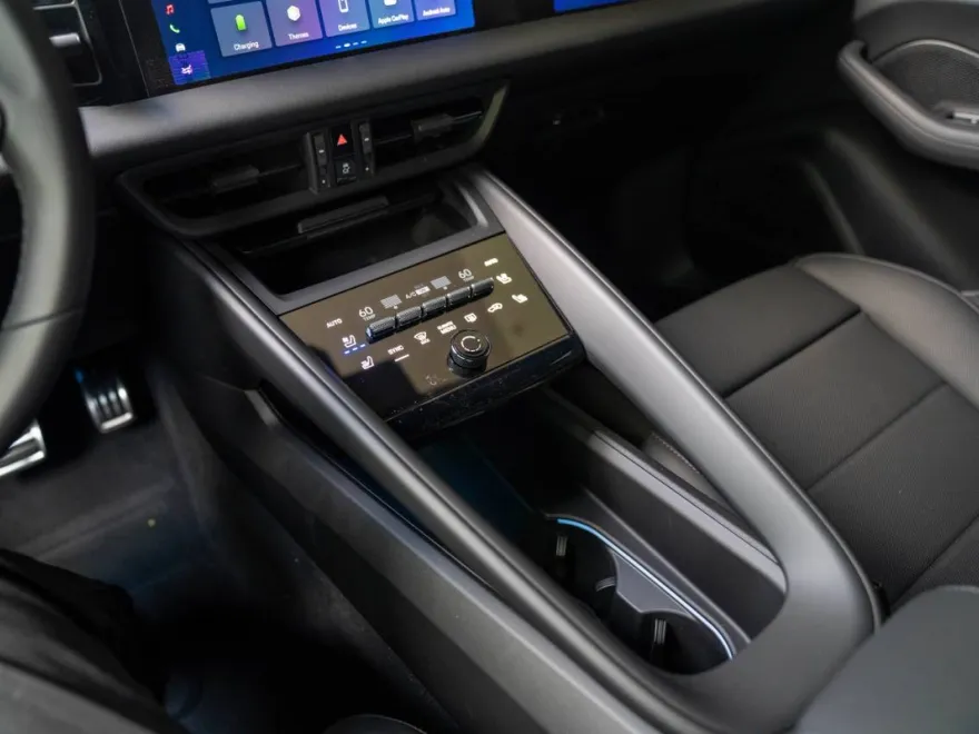 2025 Porsche Macan Electric photo 21