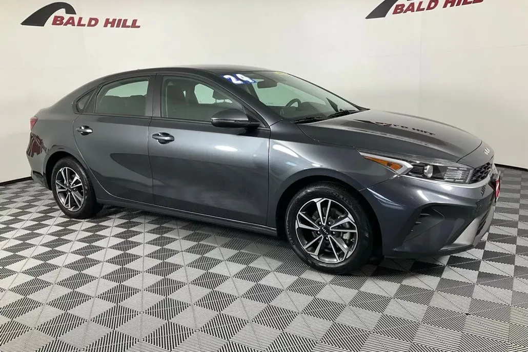 2024 Kia Forte LXS photo 1