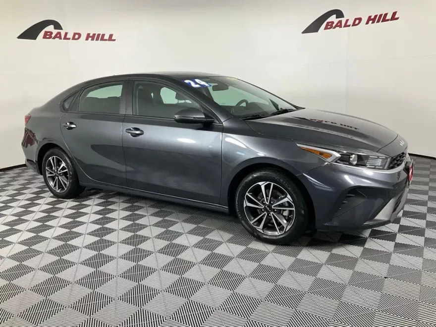 2024 Kia Forte LXS photo 1