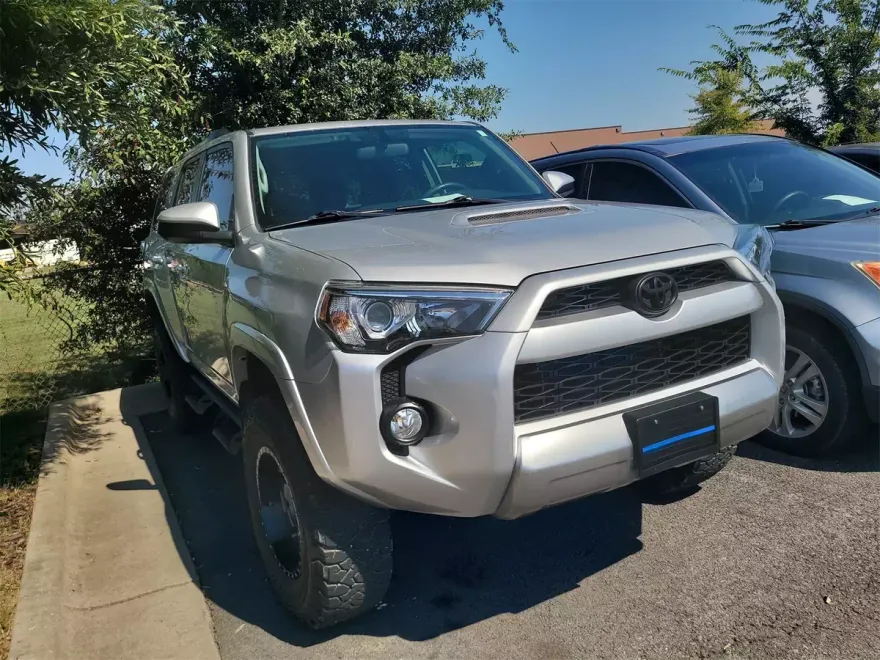 2018 Toyota 4Runner TRD Off-Road photo 1