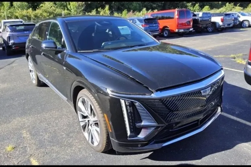 2024 Cadillac Lyriq Luxury photo 1