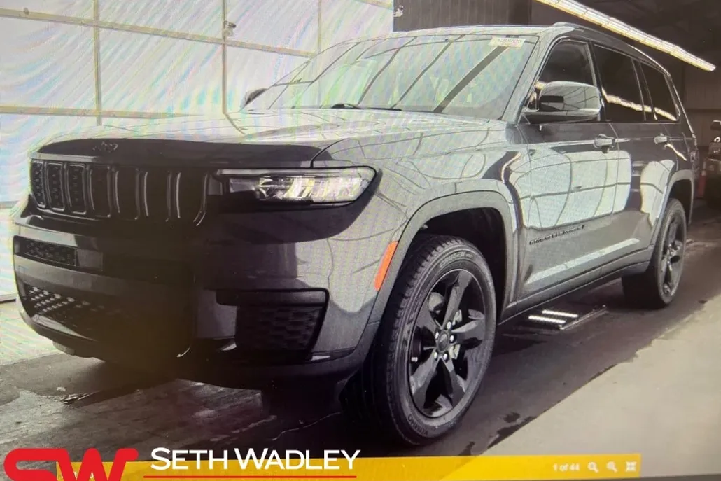 2022 Jeep Grand Cherokee Altitude photo 1