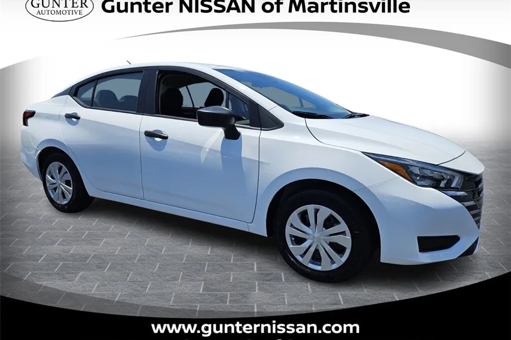 2025 Nissan Versa 1.6 S photo 1