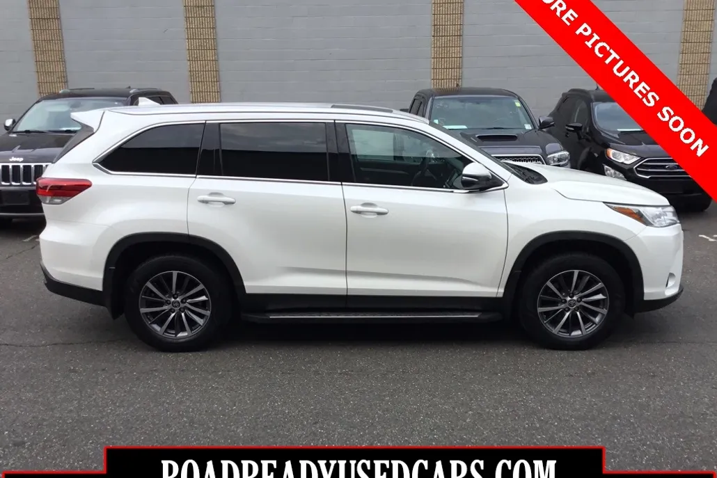 2019 Toyota Highlander XLE photo 1