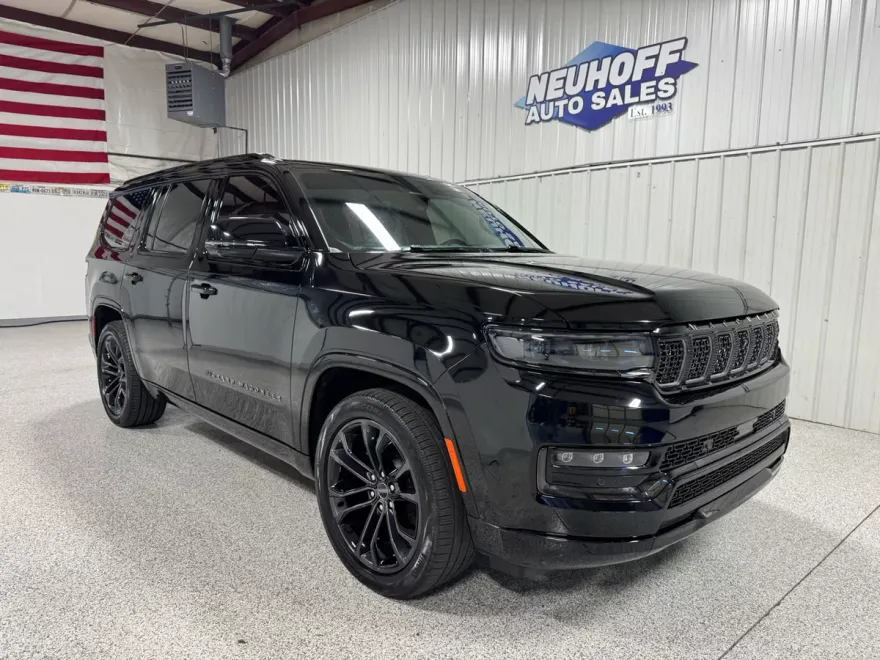 2023 Jeep Grand Wagoneer II photo 1