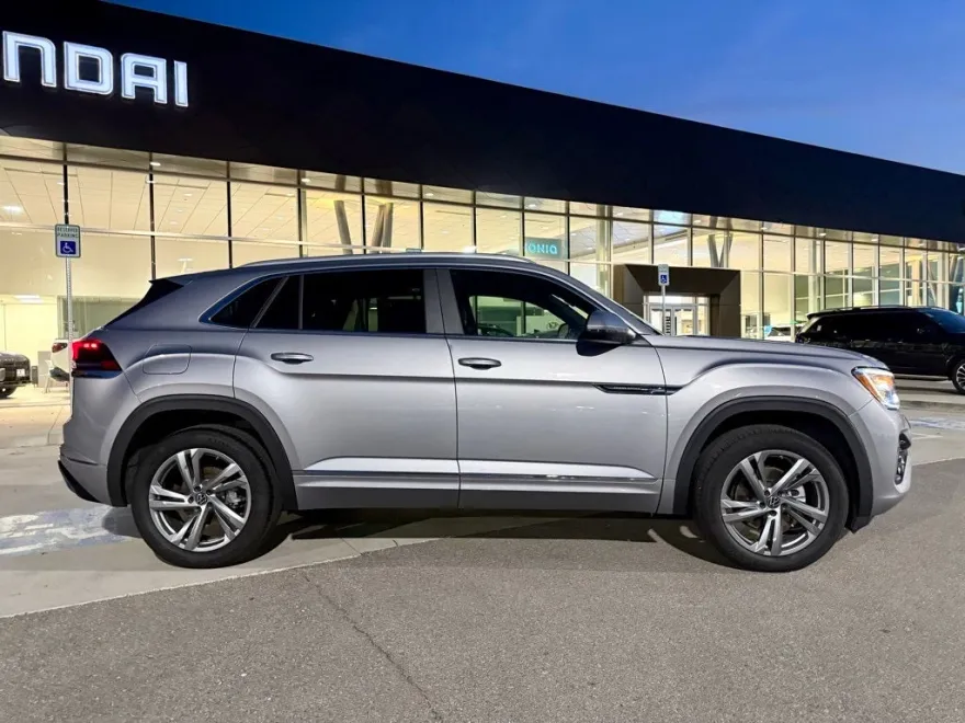 2024 Volkswagen Atlas Cross Sport SEL R-Line photo 1