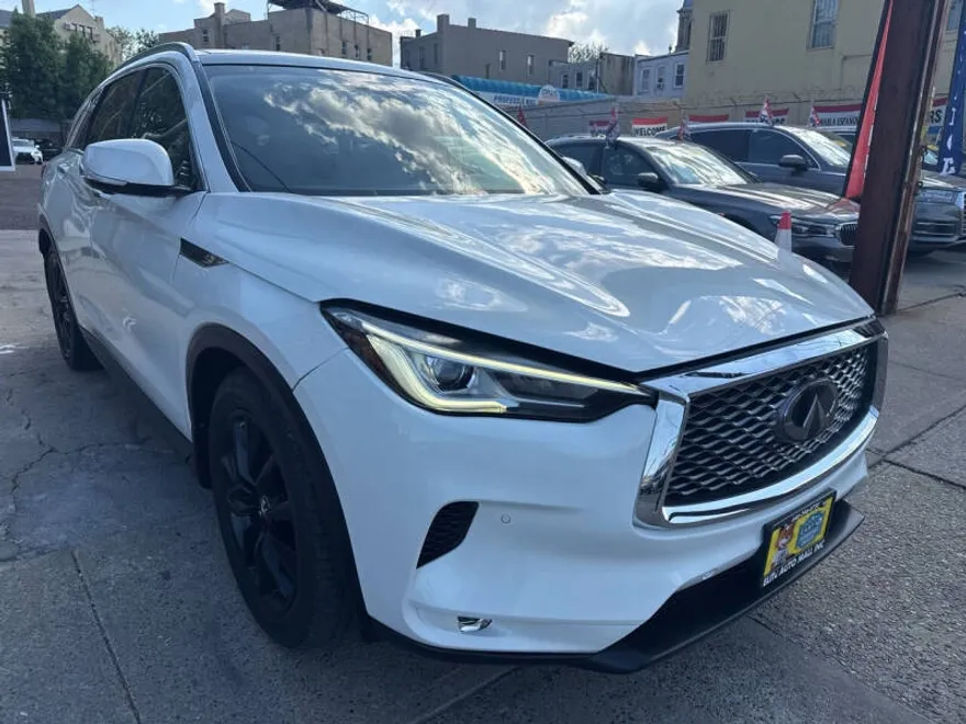 2019 Infiniti QX50 Essential photo 1