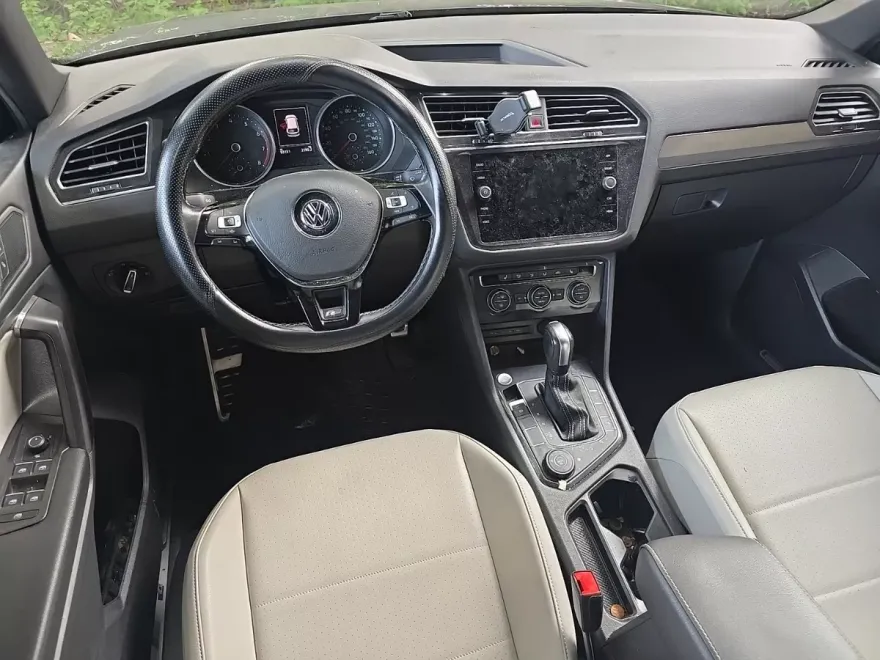 2021 Volkswagen Tiguan SE R-Line Black photo 1