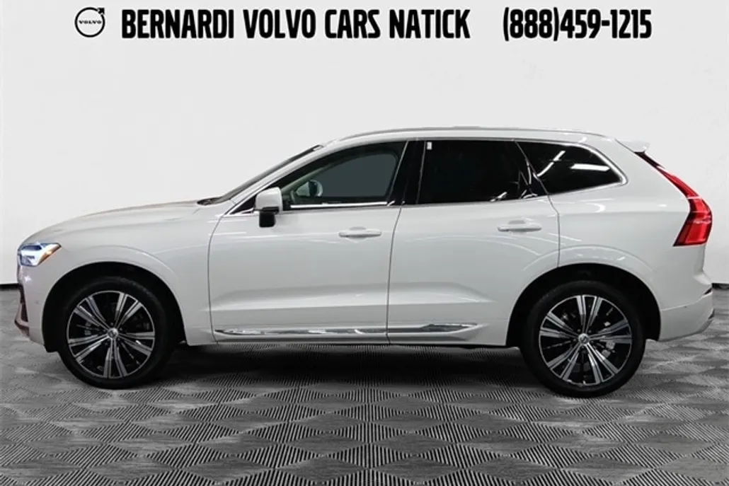 2023 Volvo XC60 B5 Plus photo 1