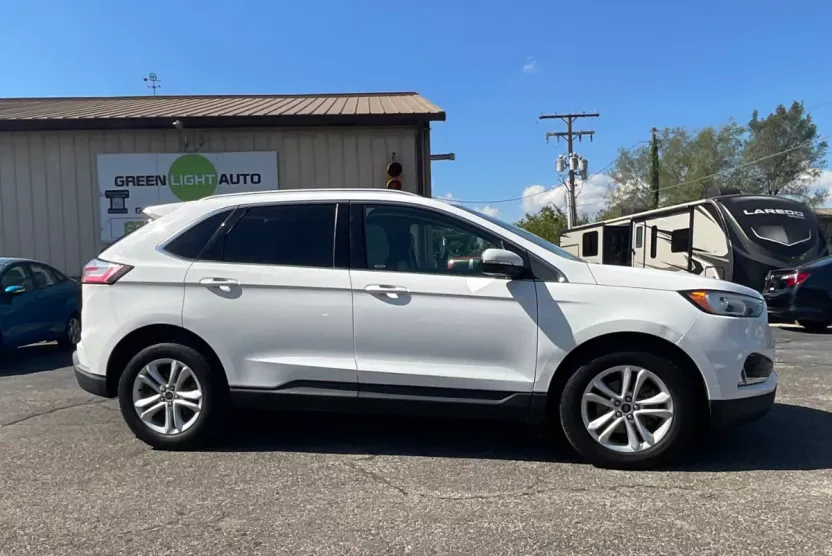 2020 Ford Edge SEL photo 1