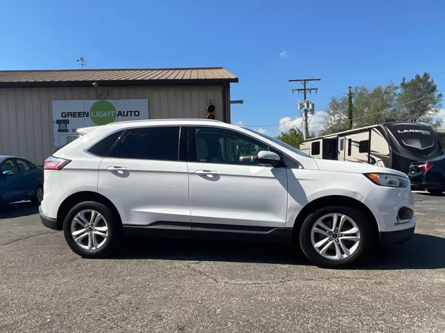 2020 Ford Edge SEL photo 1