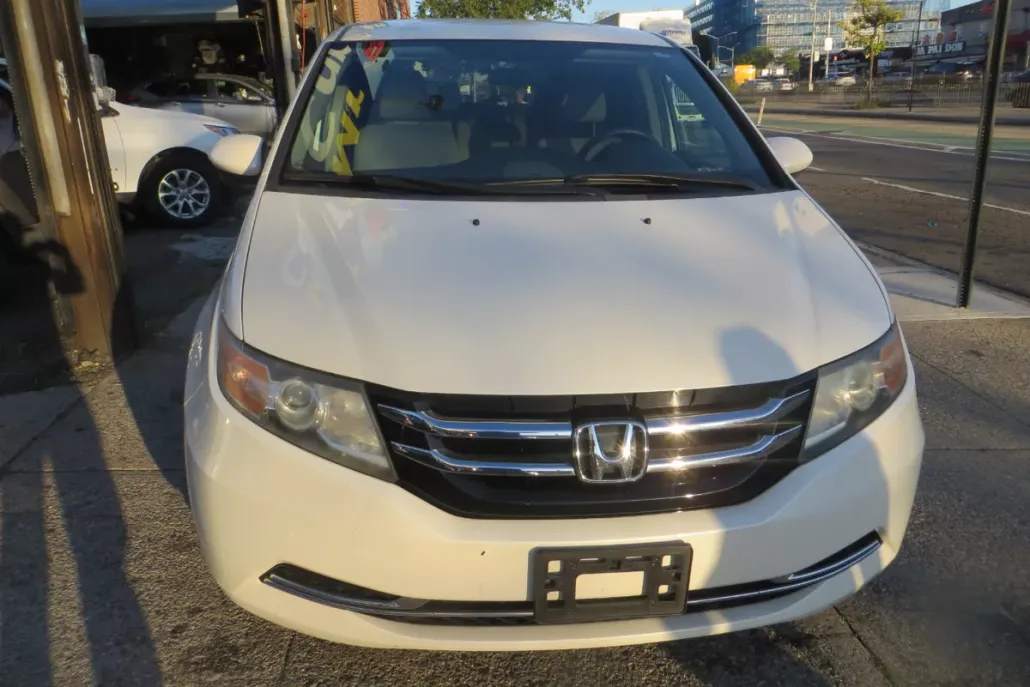 2016 Honda Odyssey SE photo 1