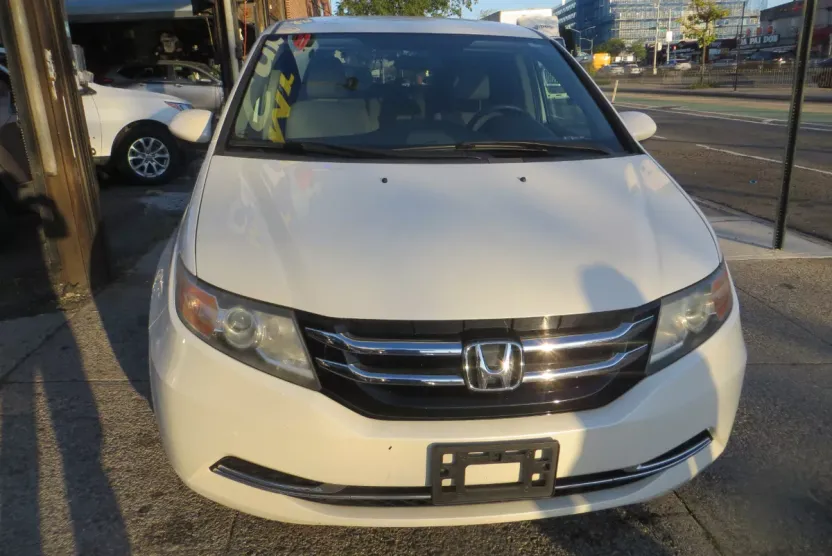 2016 Honda Odyssey SE photo 1