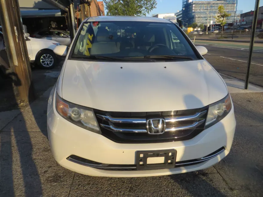 2016 Honda Odyssey SE photo 1