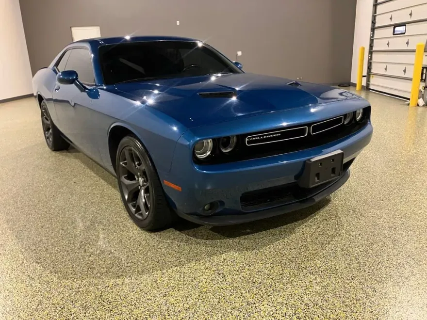 2021 Dodge Challenger SXT photo 1