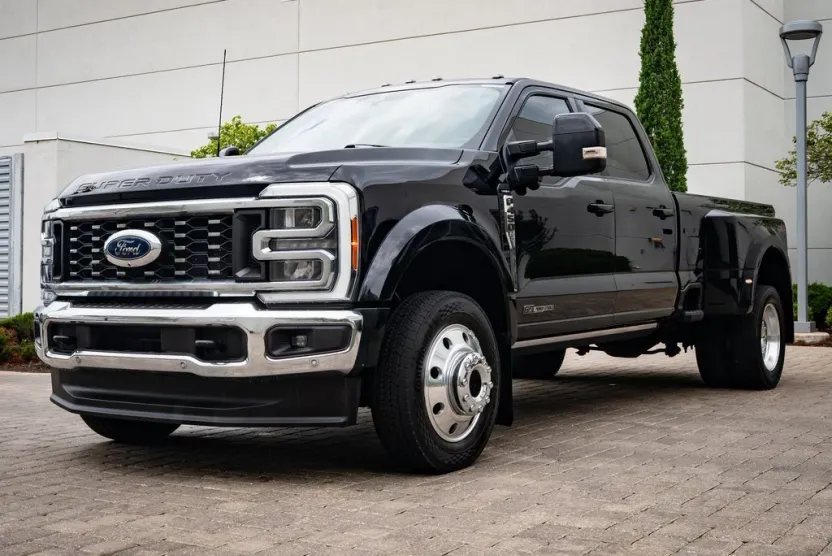 2023 Ford F-450 photo 1