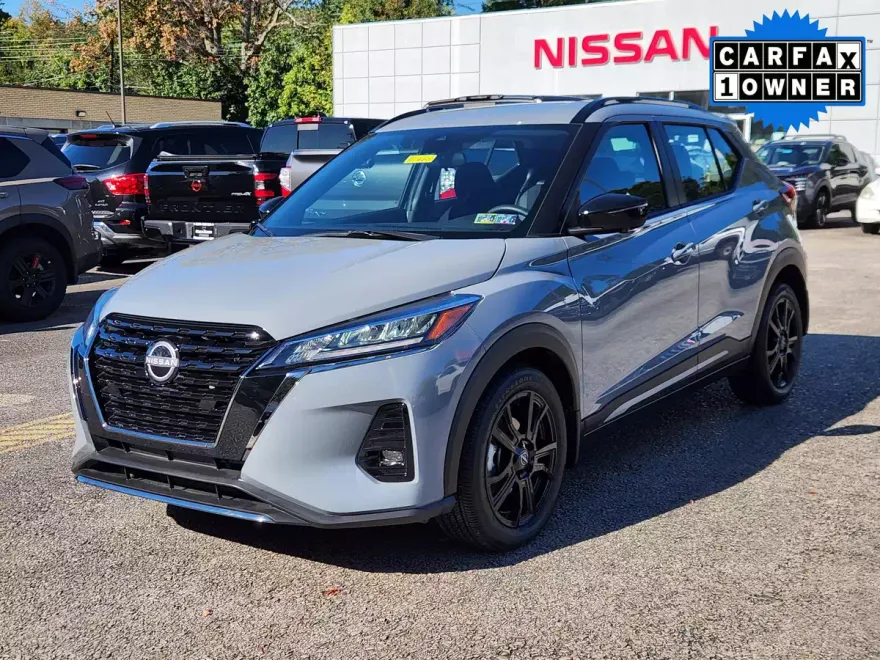 2024 Nissan Kicks SR photo 1