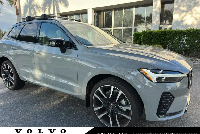 2025 Volvo XC60 photo 1