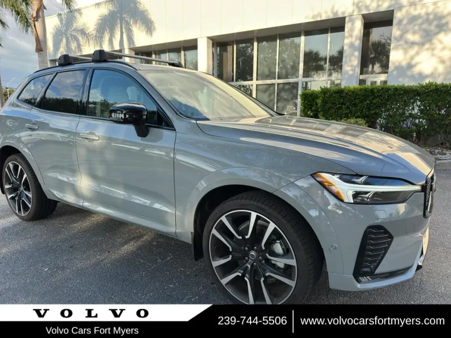 2025 Volvo XC60 photo 1