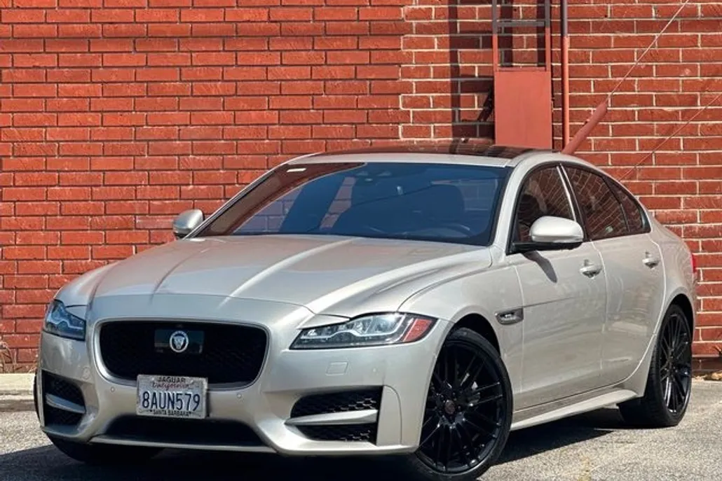 2017 Jaguar XF 35t R-Sport photo 1