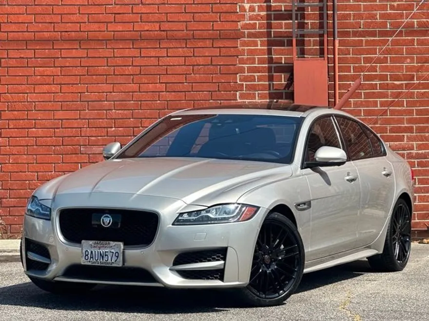 2017 Jaguar XF 35t R-Sport photo 1