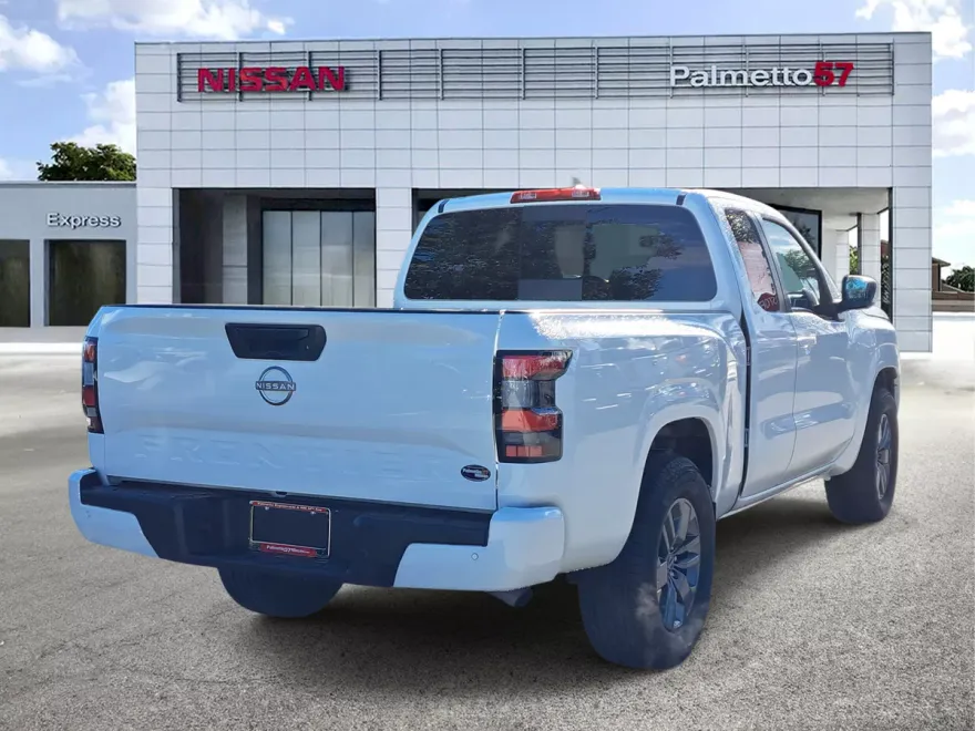 2025 Nissan Frontier SV photo 1