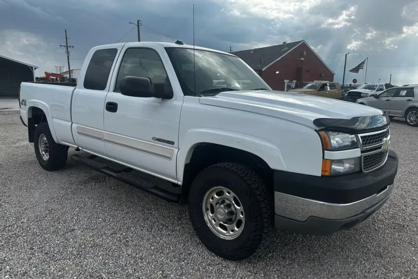 2005 Chevrolet Silverado 2500HD LS photo 1