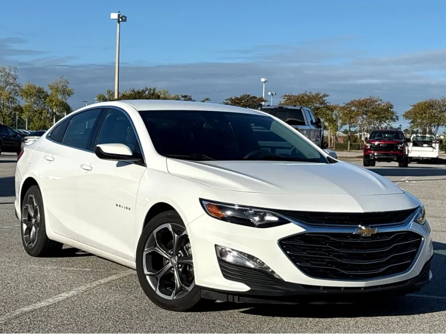 2024 Chevrolet Malibu 1LT photo 1