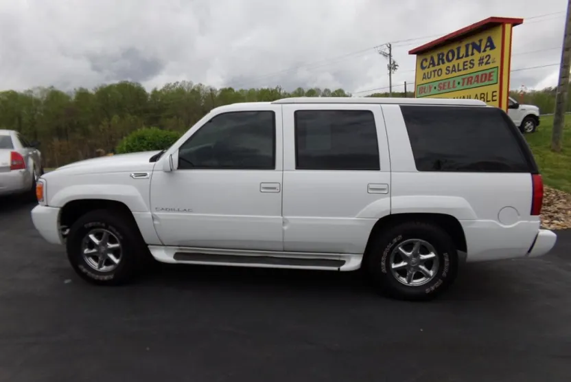 1999 Cadillac Escalade photo 1