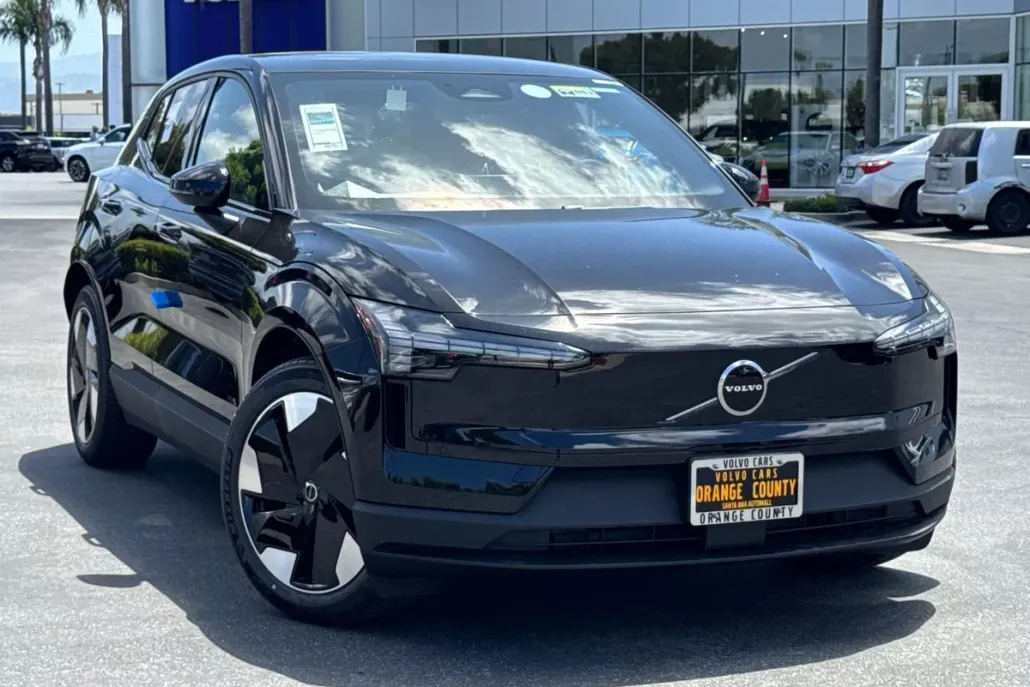 2025 Volvo EX30 Plus photo 1