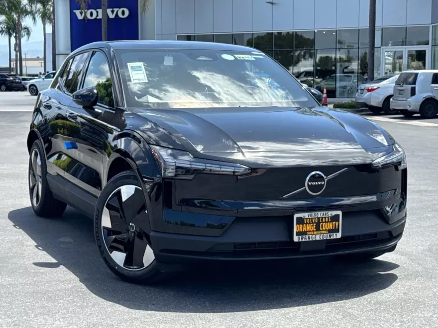 2025 Volvo EX30 Plus photo 1