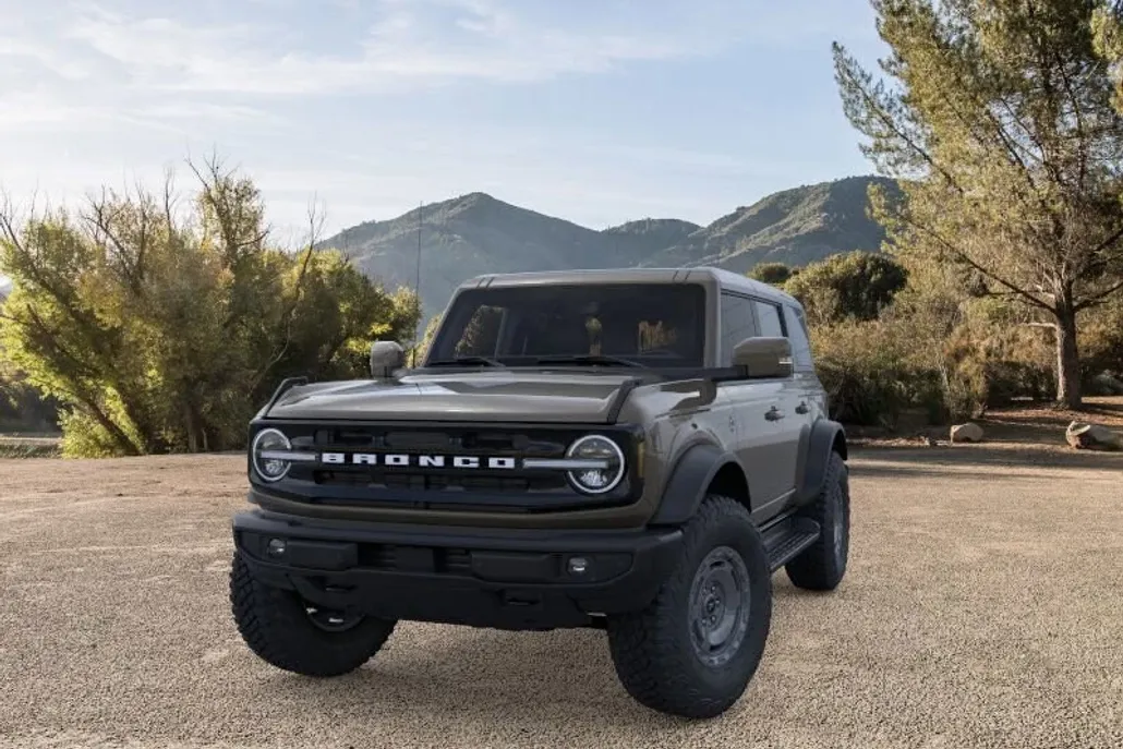 2025 Ford Bronco Outer Banks photo 1