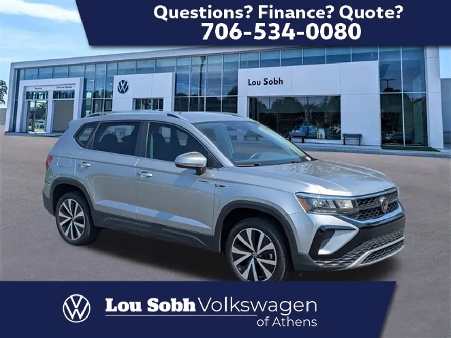 2024 Volkswagen Taos SE photo 1