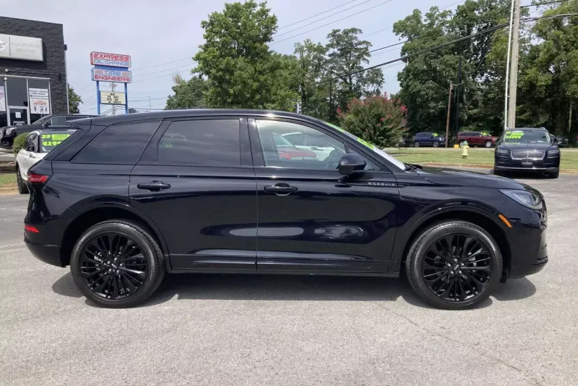 2023 Lincoln Corsair Standard photo 1